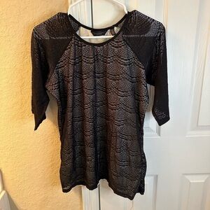 💜 3/$15 Investment petite black lace top size Large